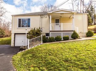 1435 Charlton Heights Rd, Coraopolis, PA 15108