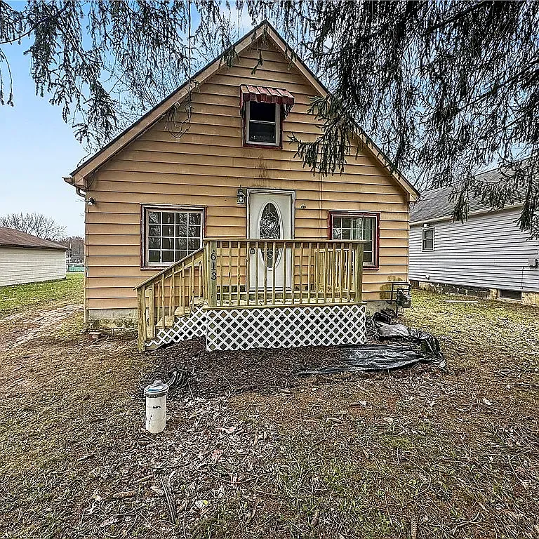 3 bed, 976 sqft, $1,400 — Photo 1