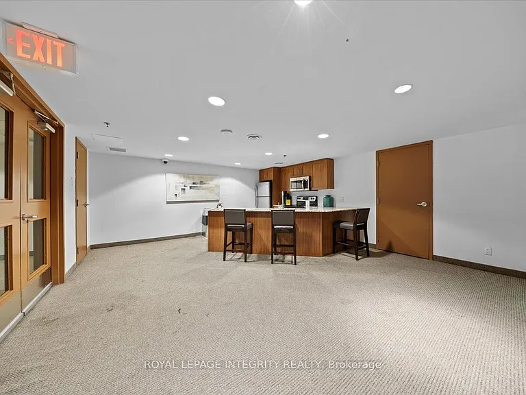 242 Rideau St #909 — Photo 28