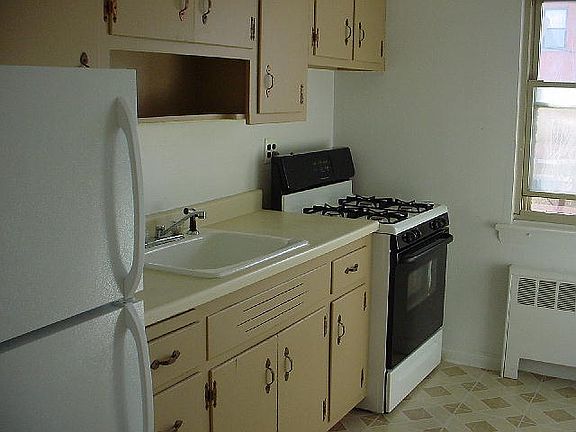2nd image of 1565 Lemoine Ave APT 2G