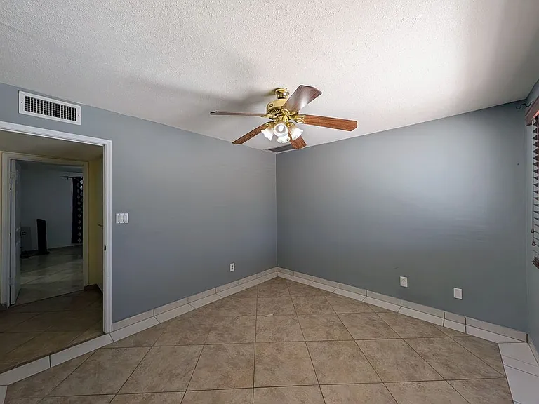 3848 W North Ln — Photo 43