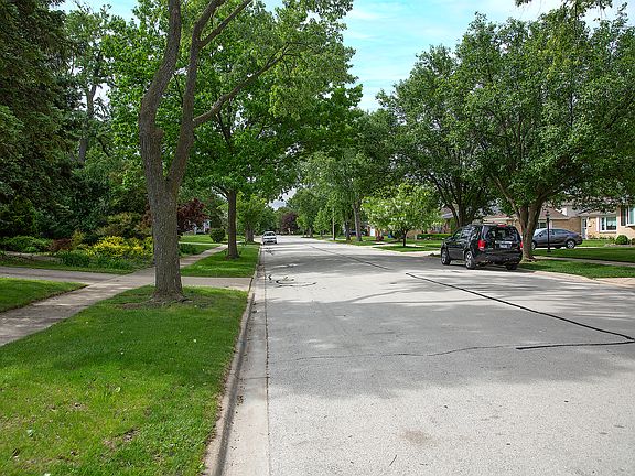 3rd image of 921 S Iowa Ave