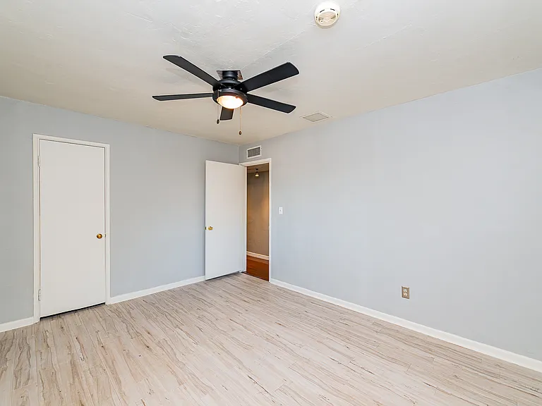 2827 E La Cienega Pl — Photo 8