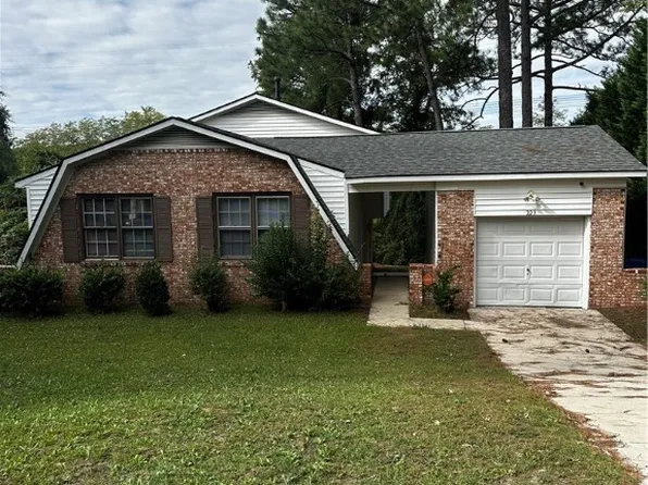 223 Brewster Dr, Fayetteville, NC 28303