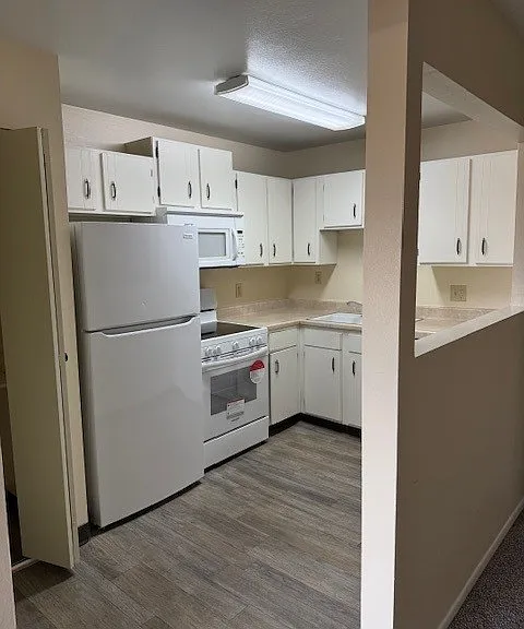 547 Yale Pl — Photo 1