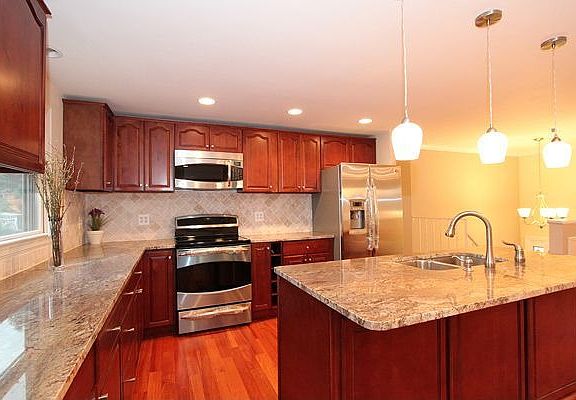 5th image of 519 Worchester St
