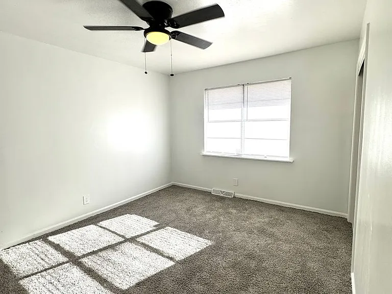 306 N Jackson St — Photo 49