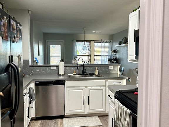 5th image of 916 Danbury Pl