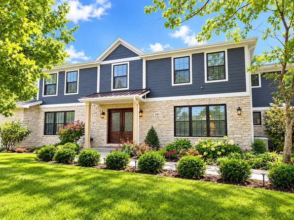 201 Rue Touraine, Deer Park, IL 60010