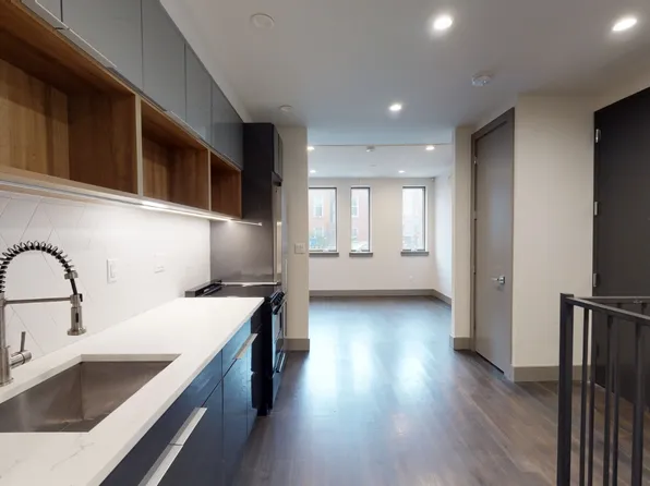 523 Willoughby Avenue image 1 of 13
