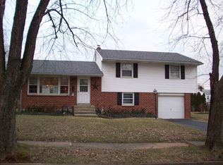 1965 Collingswood Dr, Bethlehem, PA 18018