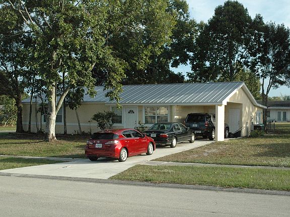 2nd image of 433 NE Camelot Drive