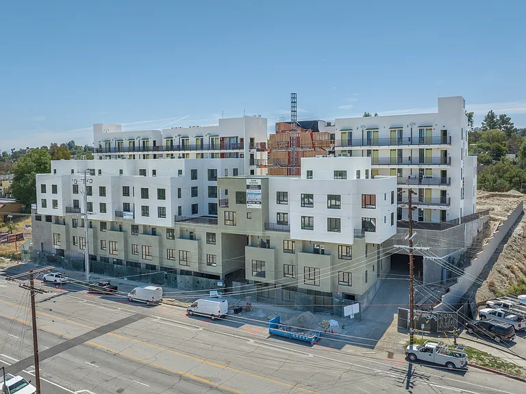 Woodlake Apartments — Photo 12