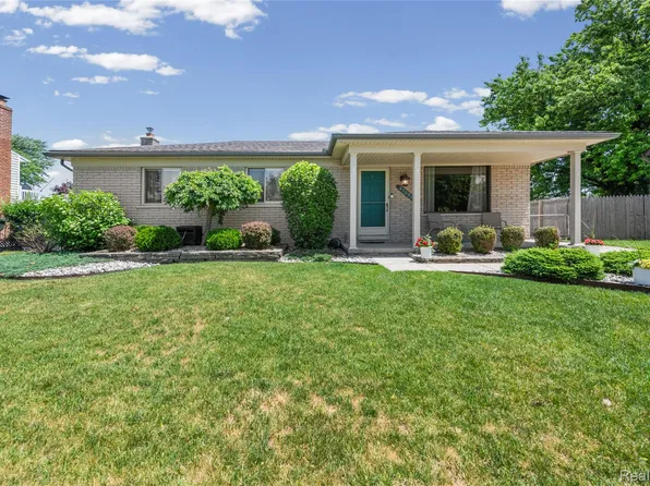 41594 Harvard Dr, Sterling Heights, MI 48313