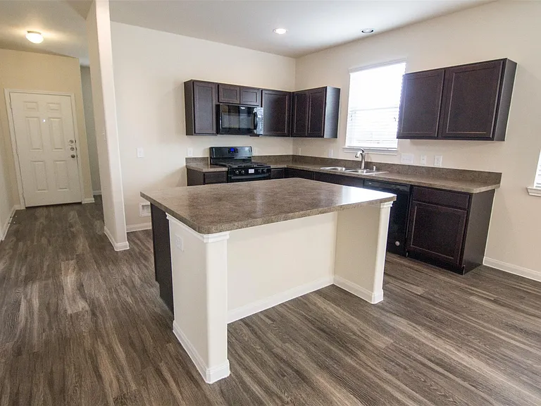 29614 Clover Shore Dr — Photo 3