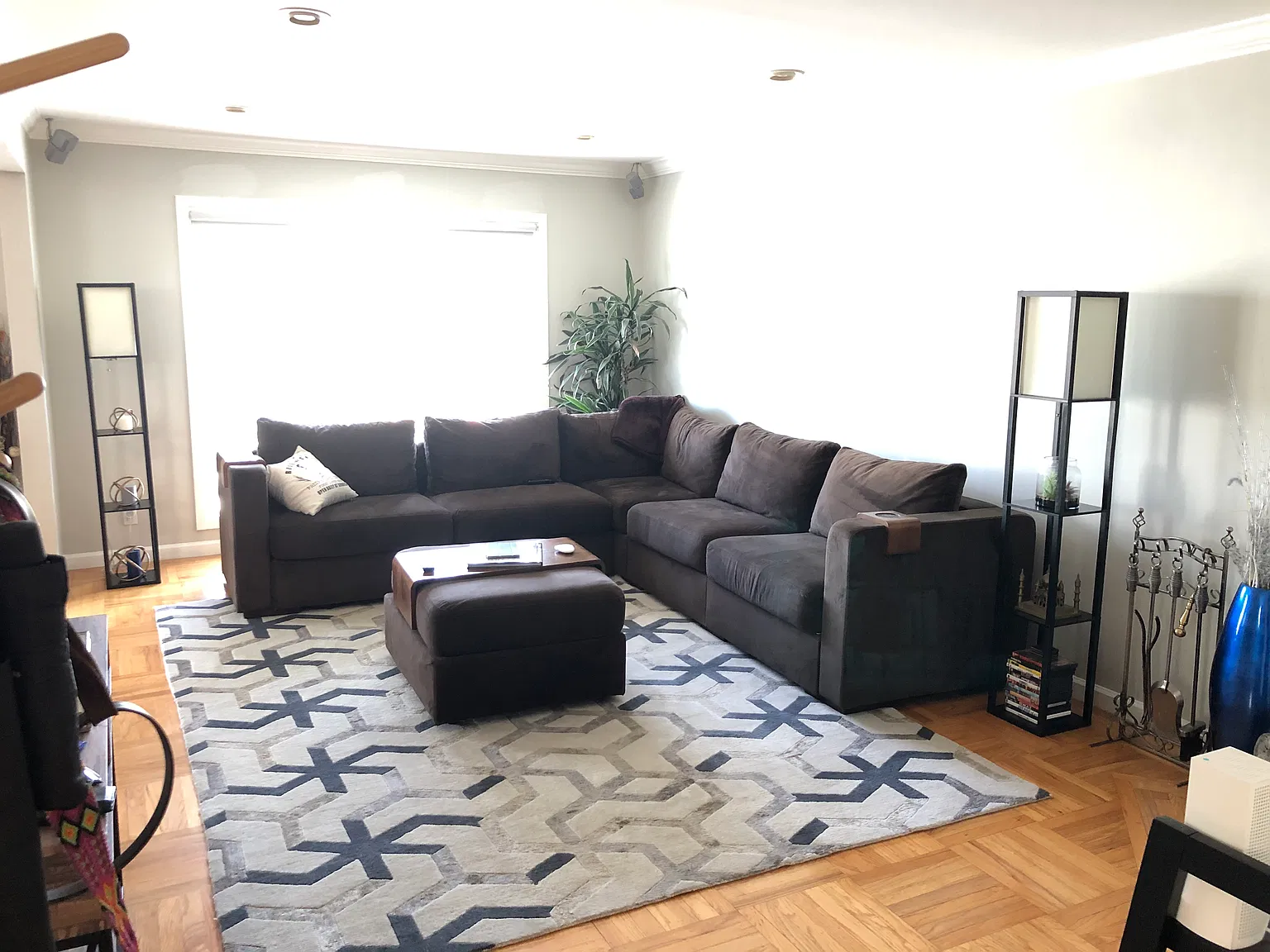 3 bed, 1250 sqft, $6,250 — Photo 2