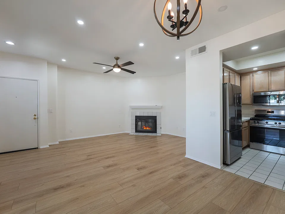 7320 Balboa Blvd #107