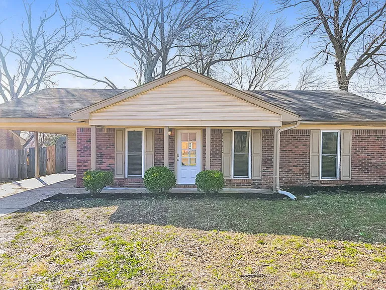 863 Hackberry Dr — Photo 1
