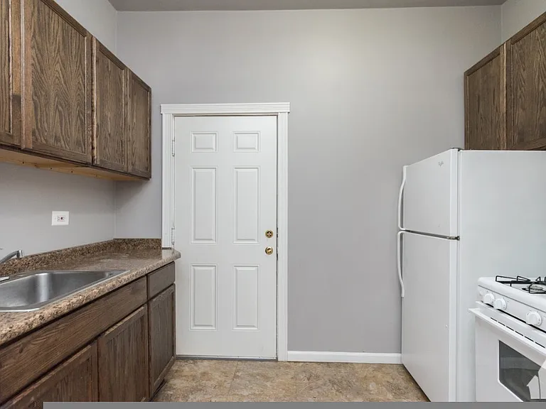 4255 W Addison St #3 — Photo 6