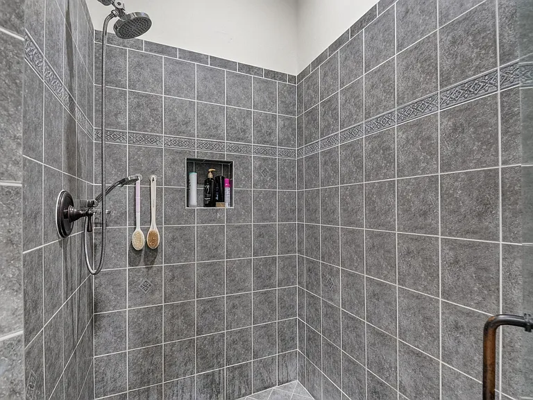10247 Isle Wynd Ct — Photo 43