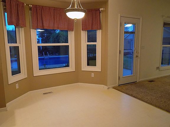 5th image of 6050 Bainbridge Ct