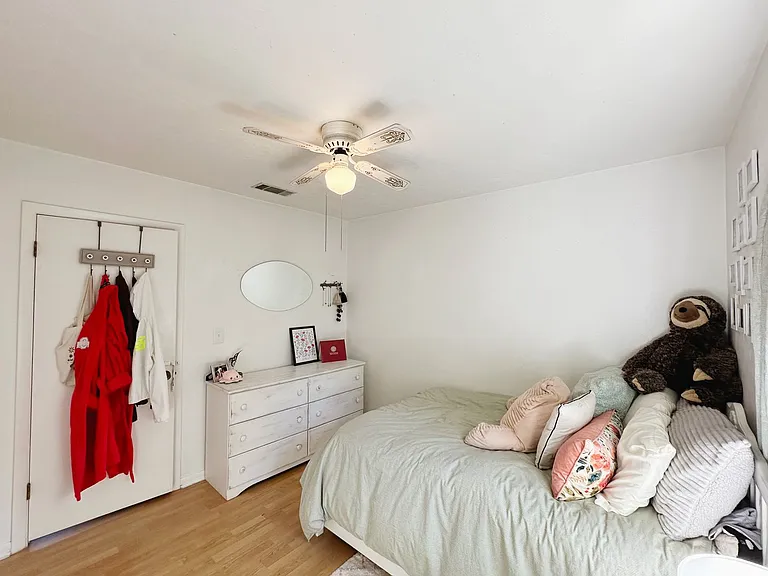 301 NW 13th Ave #5 — Photo 8
