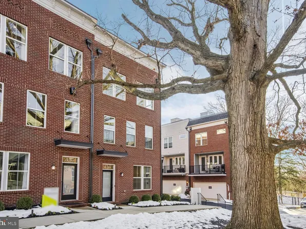 434 Holmwood Dr NE, Washington, DC 20017