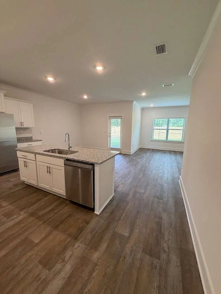 4 bed, 1791 sqft, $2,200 — Photo 2