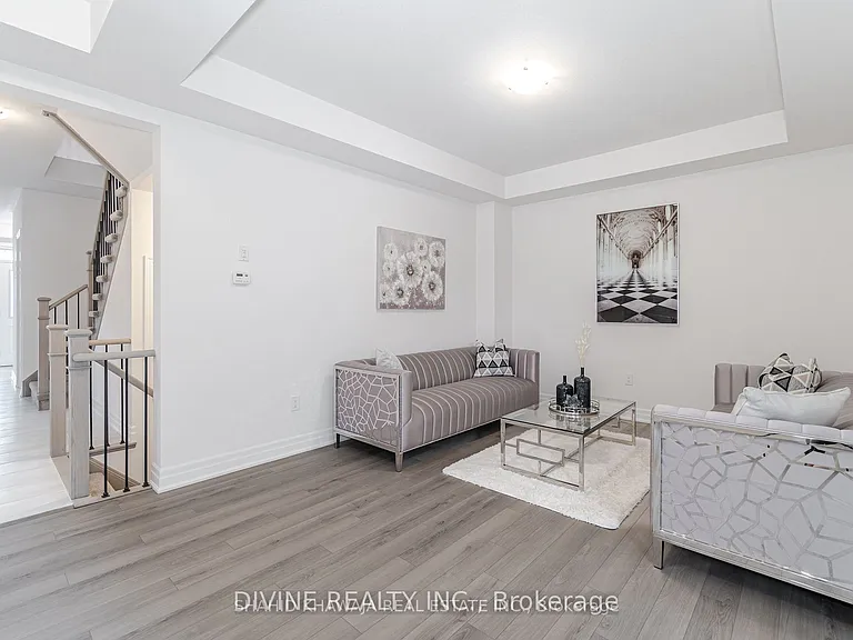 9241 White Oak Ave — Photo 6
