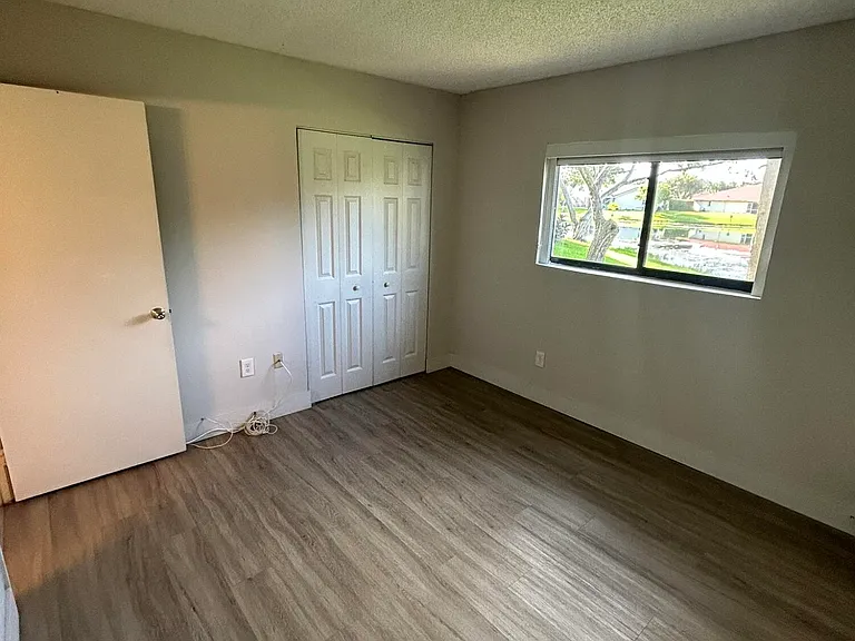 450 Palm Cir W #103 — Photo 9