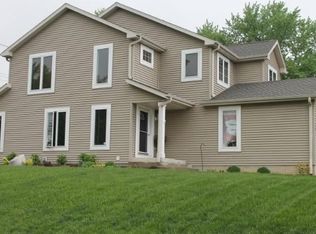 1555 S 170th St, New Berlin, WI 53151