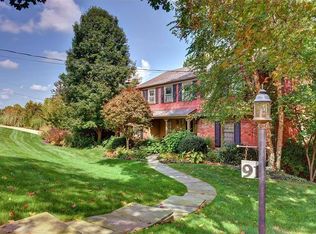 91 Country Club Dr, Pittsburgh, PA
