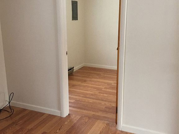 3rd image of 7 Oakwood Dr