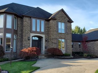1953 Sutton Place Dr, Troy, MI