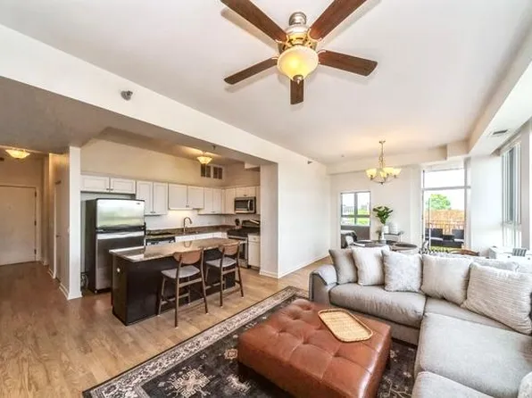 6000 N Cicero Ave APT 402, Chicago, IL 60646