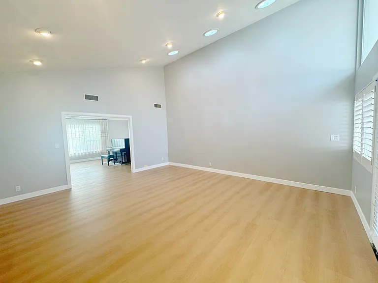 223 S Altura Rd — Photo 4