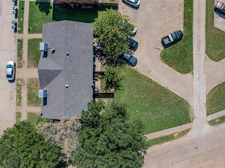 2813 Wimbledon Ct #D — Photo 4