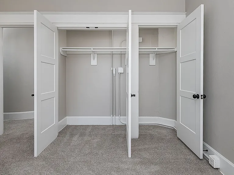 Elegant Renovation! HUGE 1 Bed 1 Bath Available Now! — Photo 27