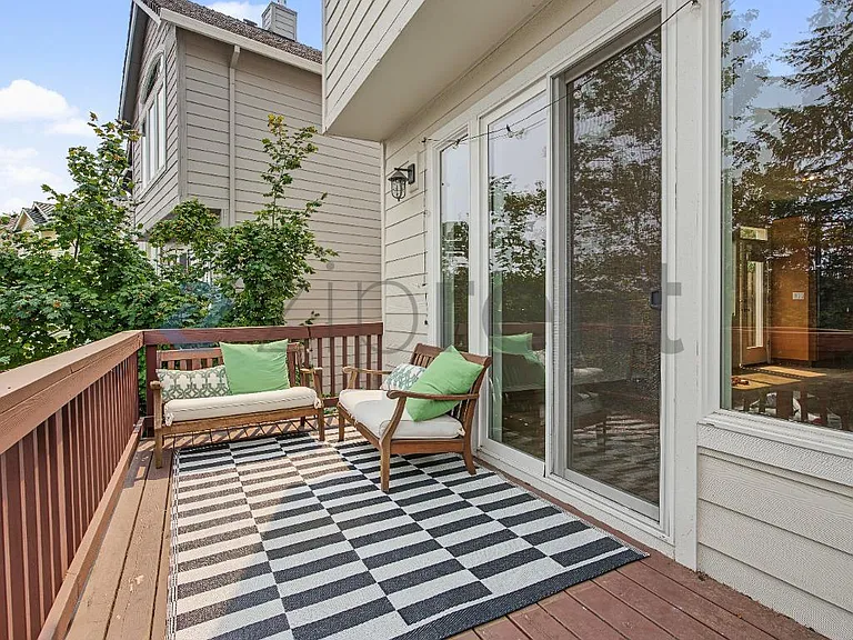 18052 SW Loxley Dr — Photo 7