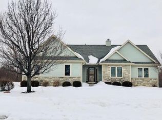 8857 S River Ct, Oak Creek, WI 53154