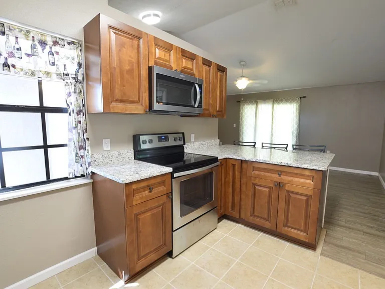 870 Farrington Dr — Photo 5