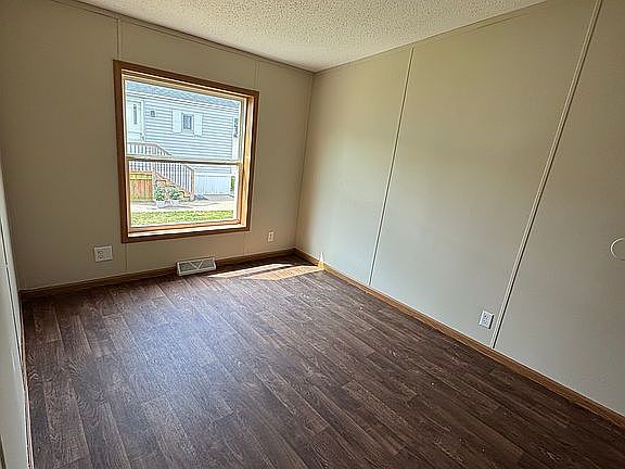 5th image of 364 S Susan St NE