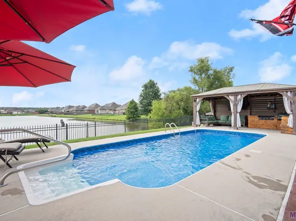 13461 Williamsburg Dr, Walker, LA 70785