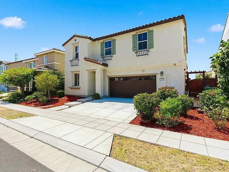 520 E Albertina Ave — Photo 3