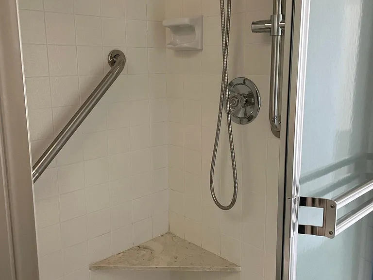 Master bath Shoer w/ seat