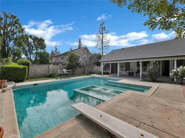 8390 Faust Ave, Canoga Park, CA 91304