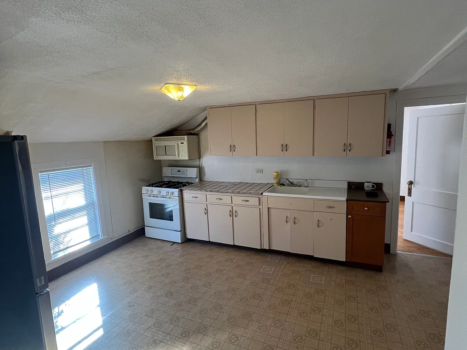 1 bed, $1,000 — Photo 3