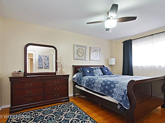 5th image of 866 E Zinnia Ln