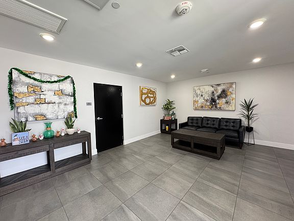 2nd image of 4383 N Sepulveda Blvd #201