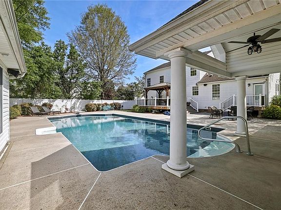 3rd image of 500 Fall Ridge Ct